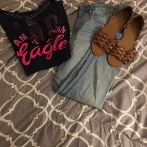 Navy blue American Eagle Vneck graphic tee ✨